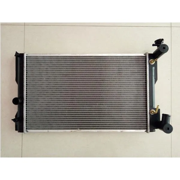 Radiateur de voiture avec réservoir en plastique